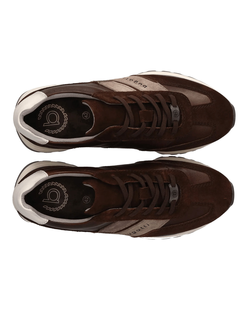 Sneaker marrone in camoscio – vista dall'alto